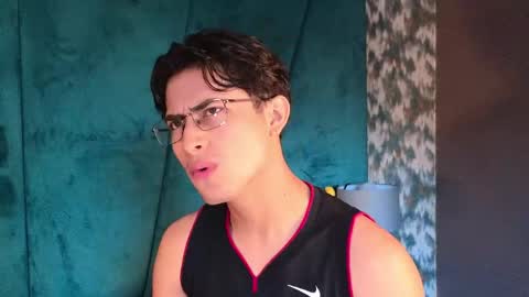 Aaron Ezequiel online show from May 2026 02:14:01 PM