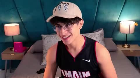 Aaron Ezequiel online show from May 2026 01:50:02 PM