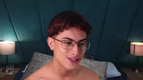 Aaron Ezequiel online show from June 2026 12:41:02 PM