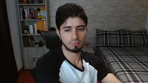 Aaron online show from October 2025 07:33:01 PM