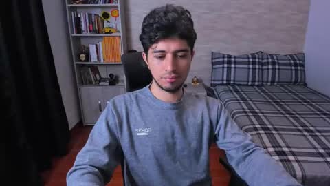 Aaron online show from November 2025 05:18:01 PM