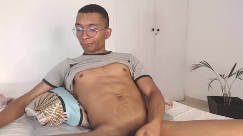 Snapshot of aaronblack1_ chatting on February 2025 05:34:02 AM Heyy my name is Aaron online show from February 2025 05:34:02 AM