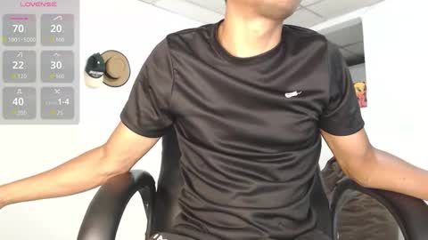 Snapshot of aaronblack1_ chatting on September 2025 01:10:01 AM Heyy my name is Aaron online show from September 2025 01:10:01 AM