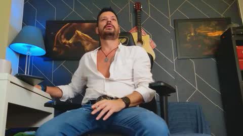 Aaron online show from October 2025 03:05:02 AM