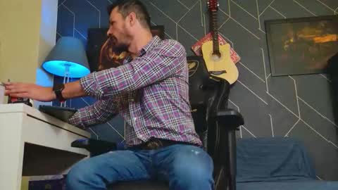 Aaron online show from October 2025 04:13:01 AM