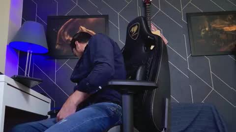 Aaron online show from November 2025 08:14:02 AM