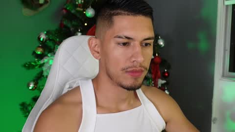 Snapshot of aaronfox_ chatting on December 2024 03:24:01 AM AARON online show from December 2024 03:24:01 AM