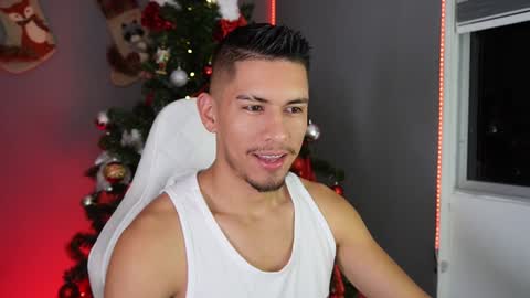 Snapshot of aaronfox_ chatting on December 2024 11:31:02 PM AARON online show from December 2024 11:31:02 PM
