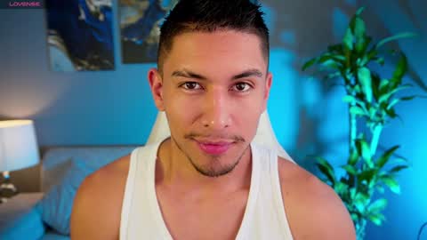 Snapshot of aaronfox_ chatting on January 2025 07:51:02 PM AARON online show from January 2025 07:51:02 PM