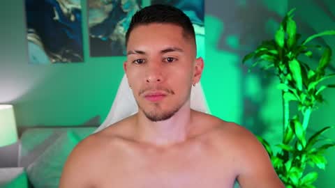 Snapshot of aaronfox_ chatting on January 2025 06:46:01 AM AARON online show from January 2025 06:46:01 AM