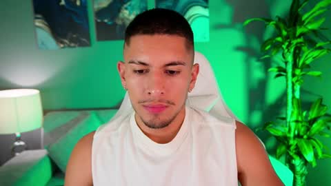 Snapshot of aaronfox_ chatting on January 2025 03:24:02 AM AARON online show from January 2025 03:24:02 AM