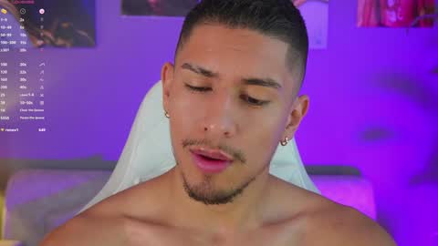 Snapshot of aaronfox_ chatting on January 2025 02:52:02 PM AARON online show from January 2025 02:52:02 PM