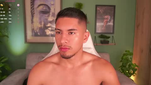 Snapshot of aaronfox_ chatting on February 2025 12:06:01 PM AARON online show from February 2025 12:06:01 PM