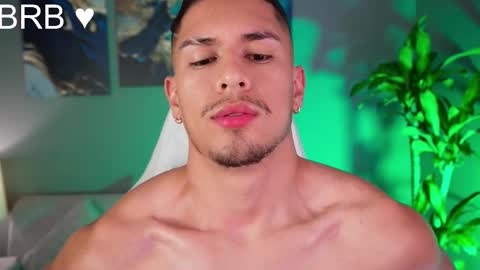Snapshot of aaronfox_ chatting on February 2025 12:42:01 PM AARON online show from February 2025 12:42:01 PM