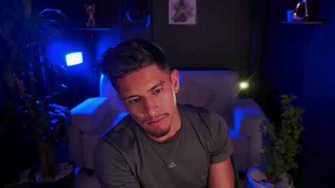 AARON  online show from November 2025 10:21:01 PM