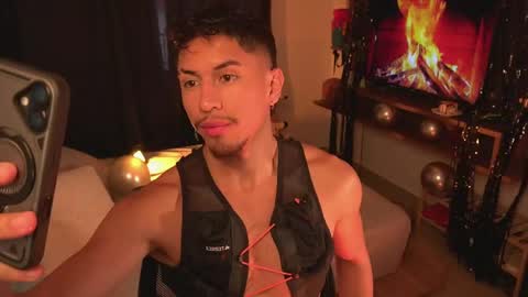 Snapshot of aaronfox_ chatting on June 2026 09:59:02 PM AARON online show from June 2026 09:59:02 PM
