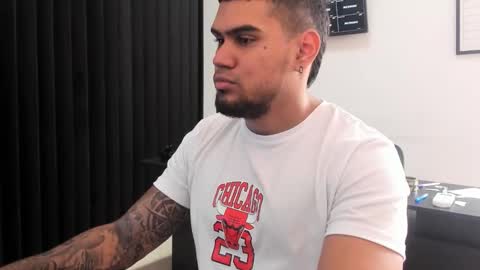 Snapshot of aaronhunter__ chatting on February 2026 03:52:02 PM ig aaron hunter123 online show from February 2026 03:52:02 PM