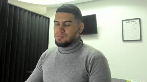 Snapshot of aaronhunter__ chatting on February 2026 02:15:02 PM ig aaron hunter123 online show from February 2026 02:15:02 PM