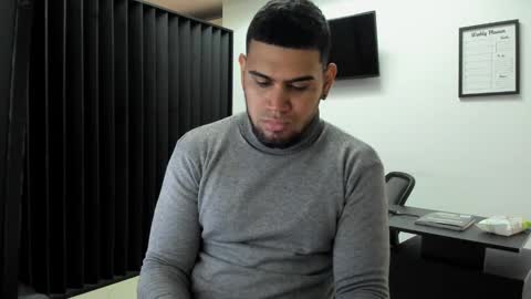 Snapshot of aaronhunter__ chatting on February 2026 01:44:01 PM ig aaron hunter123 online show from February 2026 01:44:01 PM