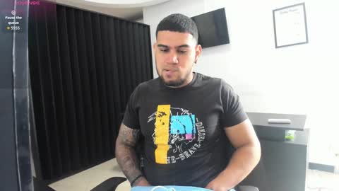 Snapshot of aaronhunter__ chatting on March 2026 04:44:02 PM ig aaron hunter123 online show from March 2026 04:44:02 PM