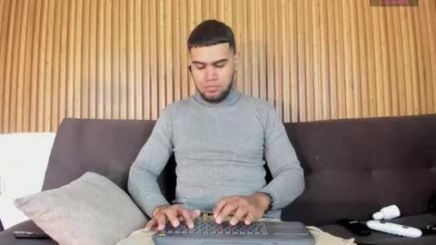 Snapshot of aaronhunter__ chatting on March 2026 04:50:02 AM ig aaron hunter123 online show from March 2026 04:50:02 AM