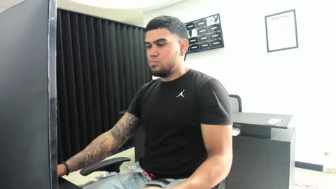 Snapshot of aaronhunter__ chatting on March 2026 04:57:01 PM ig aaron hunter123 online show from March 2026 04:57:01 PM