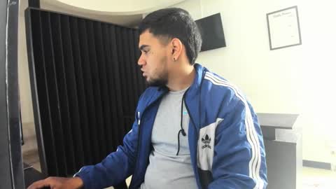 Snapshot of aaronhunter__ chatting on March 2026 01:33:01 PM ig aaron hunter123 online show from March 2026 01:33:01 PM