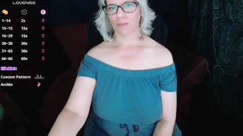 Snapshot of abbinatural chatting on October 2025 07:34:01 PM AbbiNatural online show from October 2025 07:34:01 PM