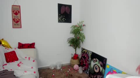 Snapshot of abby_dove1 chatting on February 2025 06:24:02 PM Lucia online show from February 2025 06:24:02 PM