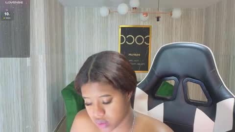 Snapshot of abby_t_ chatting on November 2025 02:33:01 AM abby online show from November 2025 02:33:01 AM