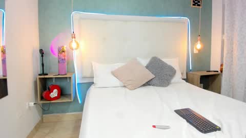 Snapshot of abbydixon1 chatting on February 2025 03:42:01 AM Abby Dixon online show from February 2025 03:42:01 AM