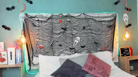 Snapshot of abbydixon1 chatting on October 2025 01:55:01 PM Abby Dixon online show from October 2025 01:55:01 PM