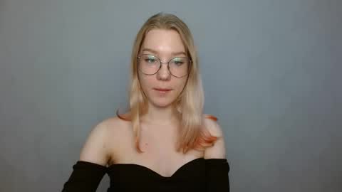 Abby Lovense is active online show from January 2025 11:31:02 AM