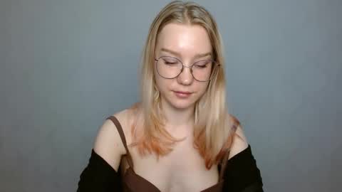 Abby Lovense is active online show from January 2025 11:44:02 AM