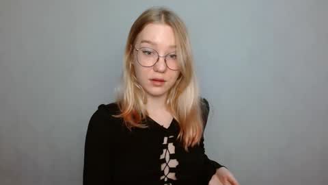Abby Lovense is active online show from February 2025 12:05:02 PM