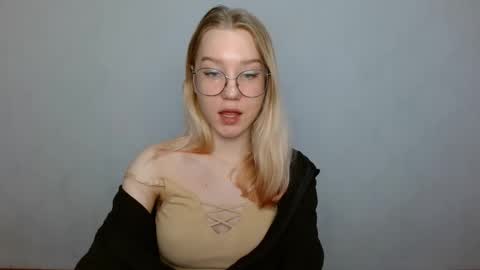 Abby Lovense is active online show from February 2025 12:41:02 PM