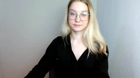 Abby Lovense is active online show from March 2025 12:36:02 PM