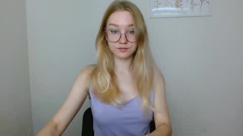 Abby Lovense is active online show from September 2025 09:22:02 AM