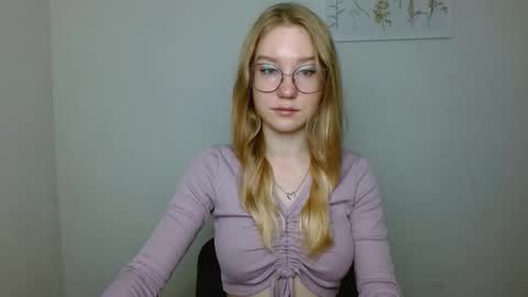 Abby Lovense is active online show from October 2025 08:45:02 AM