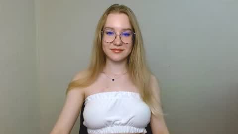 Snapshot of abbymoore__ chatting on July 2026 11:35:01 AM Abby Lovense is active online show from July 2026 11:35:01 AM