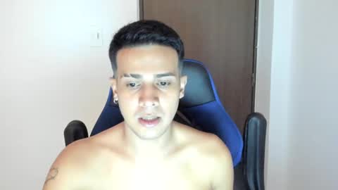 Independence model AbelAsburgo online show from December 2024 12:01:01 AM