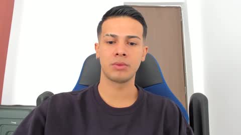 Independence model AbelAsburgo online show from December 2024 03:17:01 PM