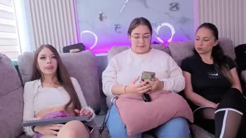 abella_as_ online show from February 2026 06:23:01 PM