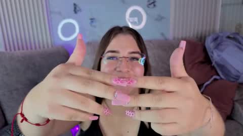abella_as_ online show from April 2026 01:37:02 PM