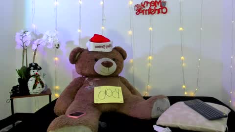 Snapshot of abellaconnor chatting on December 2024 09:45:01 PM Abella and Kendra online show from December 2024 09:45:01 PM