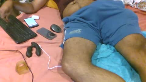 Snapshot of abhi_cam chatting on January 2025 11:21:02 PM Naked Gentleman online show from January 2025 11:21:02 PM