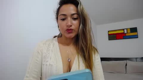 Snapshot of abie_spicy_ chatting on February 2025 12:33:01 PM ximena online show from February 2025 12:33:01 PM