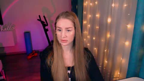 Snapshot of abigail_flex chatting on February 2025 08:04:01 PM Anna online show from February 2025 08:04:01 PM