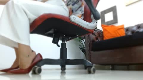 Abril Beltran online show from October 2025 08:39:01 PM