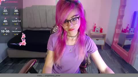 abril_ch_ online show from October 2025 10:38:02 AM